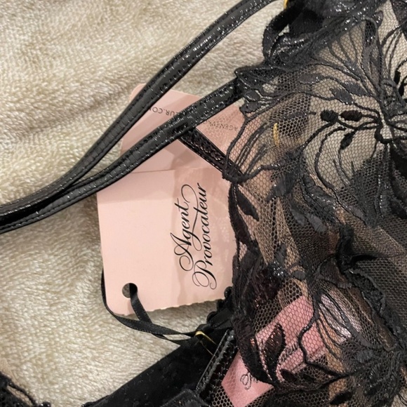 OSELLA Plunge Underwired Bra - Picture 8 of 9